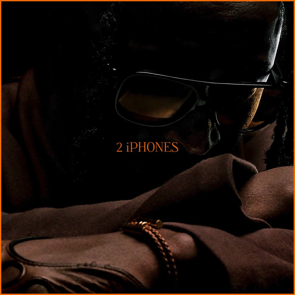 Eves Laurent – 2 iPHONES Eves Laurent – 2 iPHONES